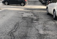 Kavaklık Caddesi köy yolu gibi