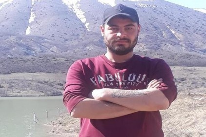 Kavgayı ayırmak isteyen genç bıçaklanarak öldürüldü 
