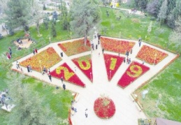 Kavşaklar rengarenk çiçeklerle süslendi