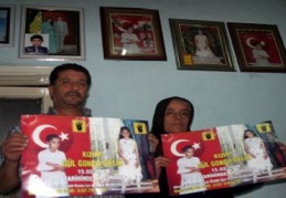 Kayıp kızlarından 8 yıldır haber alamıyorlar
