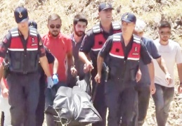 Kayıp yaşlı adam boş arazide ölü bulundu