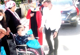 Kaymakam Mutlu çocukları mutlu etti