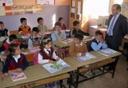 Kaymakam okulları ziyaret ediyor 