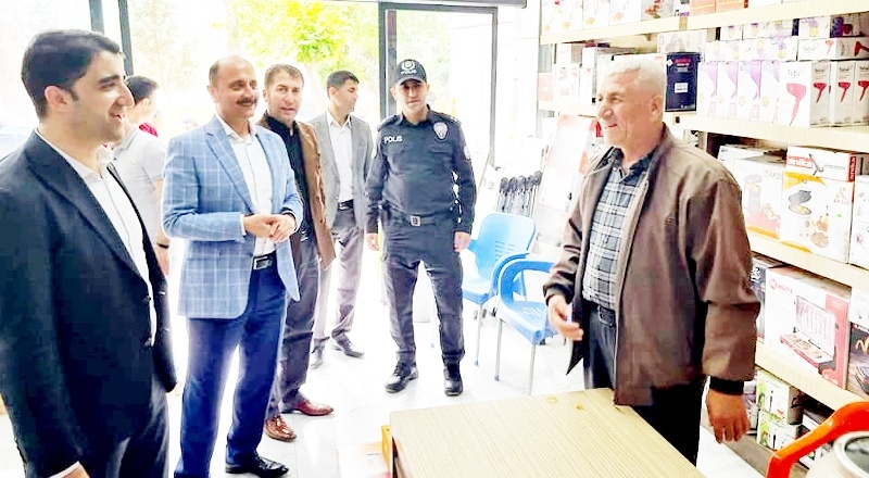 Kaymakam Sevgili ile Başkan Doğru esnafla bayramlaştı