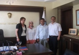 Kaymakam Uçar, başarılı öğrencileri ödüllendirdi.