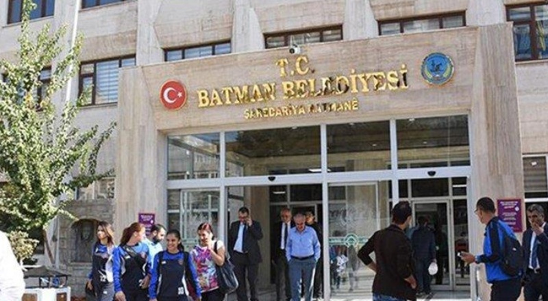 Kayyım yönetimindeki Batman Belediyesi Özel Kalem Müdürlüğü görevine eski AKP gençlik kolları başkanı atandı