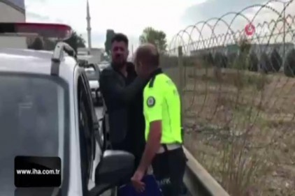 Kaza yapan alkollü sürücü polise zor anlar yaşattı