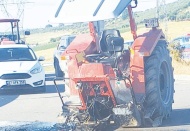 Kazada ikiye ayrılan traktörden yaralı kurtuldu