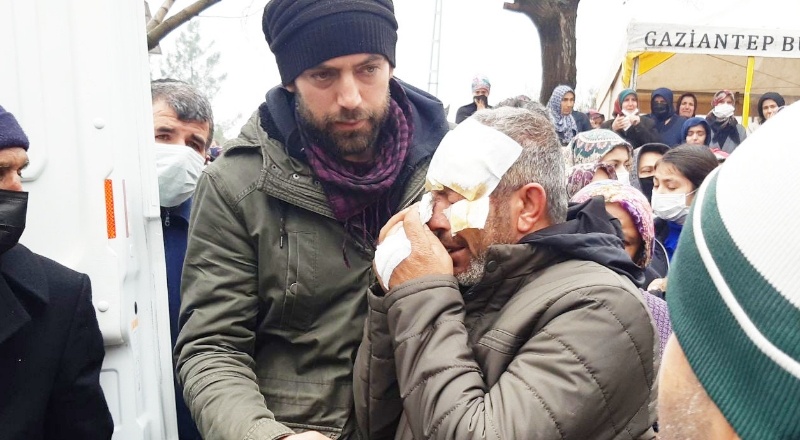 Kazada ölen karısı için gözyaşı döktü