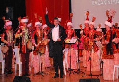 Kazak Halk Çalgıları Orkestrası konser verdi