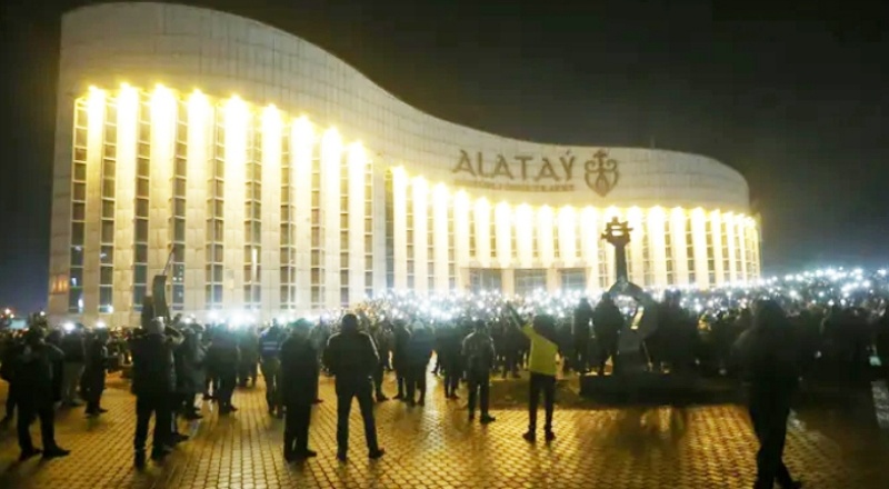 Kazakistan'da akaryakıt zammı protestoları sebebiyle hükümet istifa etti