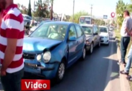 Kediye çarpmamak için 6 araç birbirine girdi