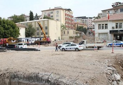 Kemal Köker Caddesi köprünün yeniden inşaatından dolayı trafiğe kapatılıyor