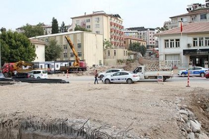 Kemal Köker Caddesi köprünün yeniden inşaatından dolayı trafiğe kapatılıyor