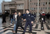 Kendi kendini yakmaya kalkıştı