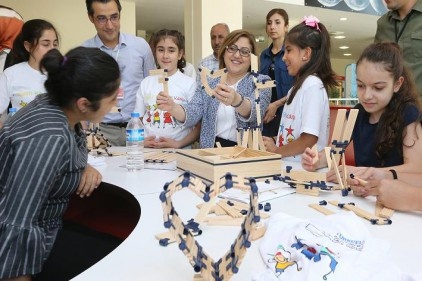Kendi robotlarını kodlayan çocuklar hayallerini gerçeğe dönüştürüyor
