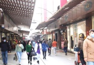 Kent merkezinde yine mahşeri kalabalıklar vardı