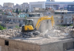 Kentsel dönüşüm çerçevesinde iki bina yıkıldı 