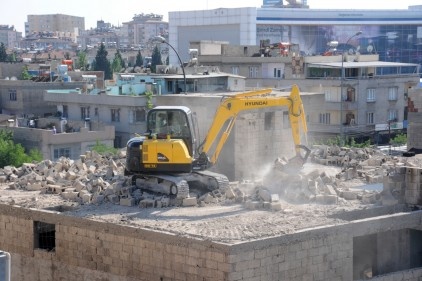 Kentsel dönüşüm çerçevesinde iki bina yıkıldı 