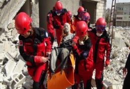 Kentsel dönüşüm için yıkılan binada mankenli tatbikat