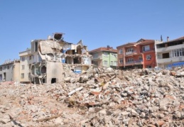 Kentsel dönüşüm yıkıp yeniden yapmak anlamına gelmemelidir