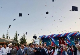 Kepleri fırlatıp, mezun oldular