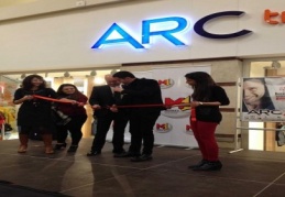 Keremcem hayranlarına imza verdi