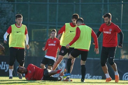 Kerim Avcı dışında tüm futbolcular antrenmana katıldı