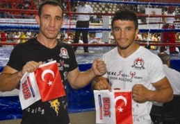 Kickboks’ta iki Gaziantepli sporcu Türkiye şampiyonu