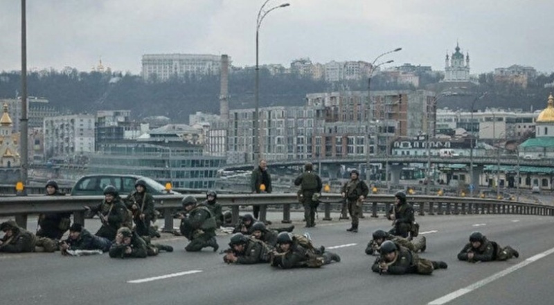 'Kiev tamamen kuşatıldı, Rus birlikleri tüm çıkışları kapattı'