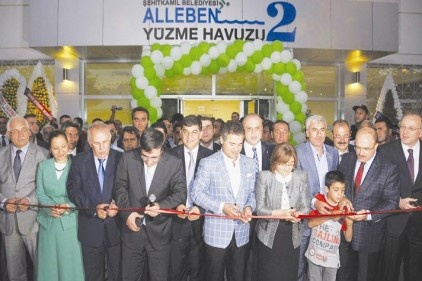 Kılıç, Alleben 1 Yarı Olimpik Yüzme Havuzunu gezdi