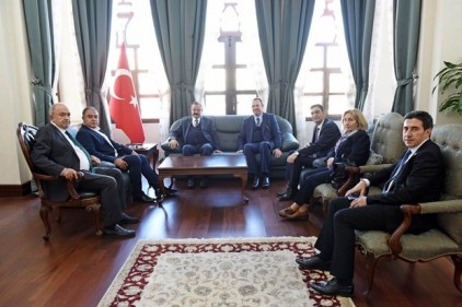 Kilis Valisi Mehmet Tekinarslan&#8217;ı ziyaret ettiler