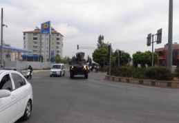 Kilis’e zırhlı araç ve askeri sevkiyat sürüyor