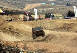 Kilis’te düzenlenen 2. Off-Road yarışlarında takla atan ve devrilen araçlar nefesleri kesti