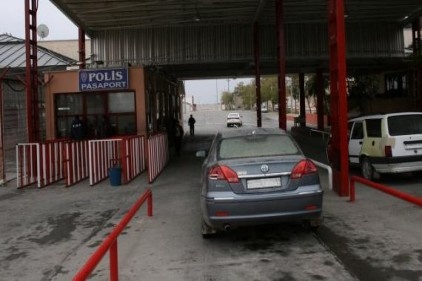 Kilis'te Öncüpınar Gümrük Kapısı, giriş çıkışlara açıldı