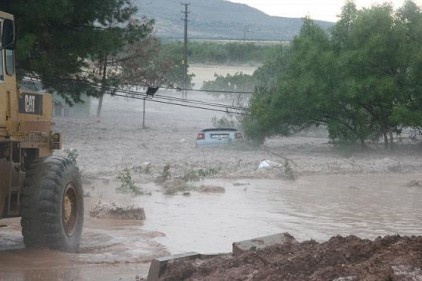 Kilis&#8217;te sel felaketinin ardından yol trafiğe açıldı 