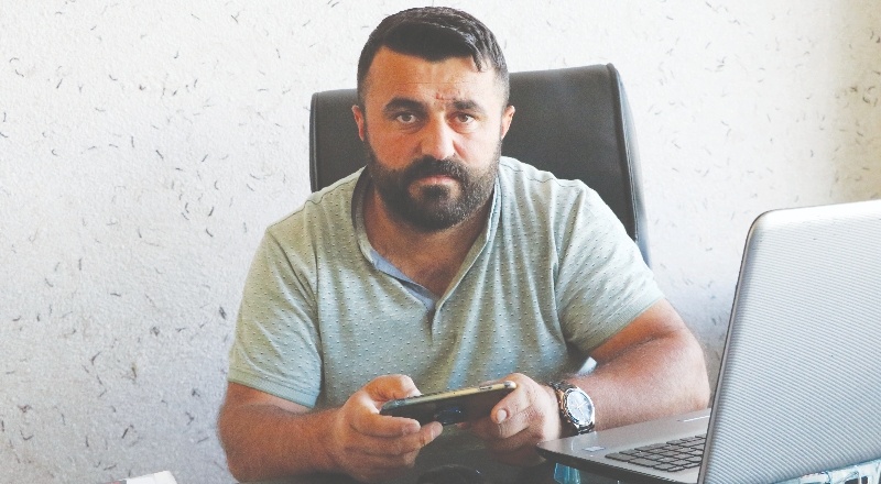 Kilitlemeyi unuttuğu otomobilinden 600 bin liralık senet ile 35 bin lira nakit parası çalındı Bir anlık dalgınlık pahalıya patladı.