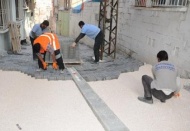Kilittaşı döşeniyor 