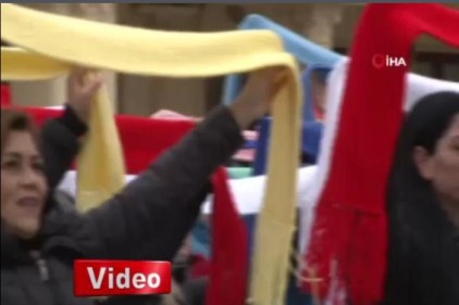 Kimsesiz çocuklar için 6 bin atkı ve bere ördüler