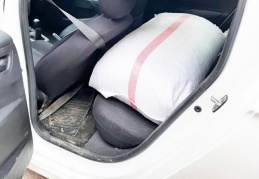 Kiralık araçla fıstık çalmak isteyen şüpheliler fark edilince kaçtı