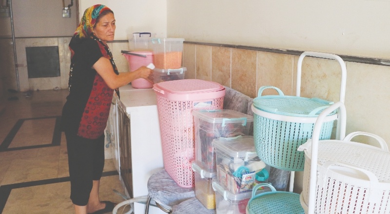 Kirayı ödeyemediği için evden atıldı