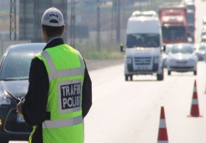 Kırmızı ışık ihlali yapan sürücüye 235 lira ceza kesilecek