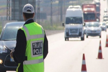 Kırmızı ışık ihlali yapan sürücüye 235 lira ceza kesilecek