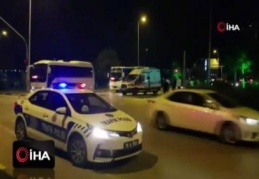 Kırmızı ışıkta geçen ambulans motosiklete çarptı