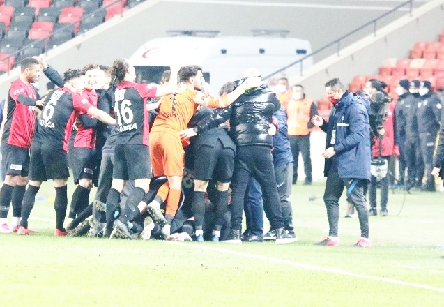 Kırmızı-siyahlılar 22 maçtır gol atıyor, 11 maçtır mağlup olmuyor