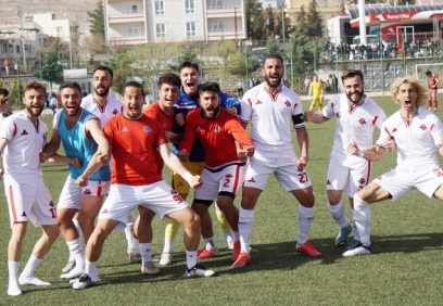 Kırmızı-siyahlılar galibiyet için kenetlendi