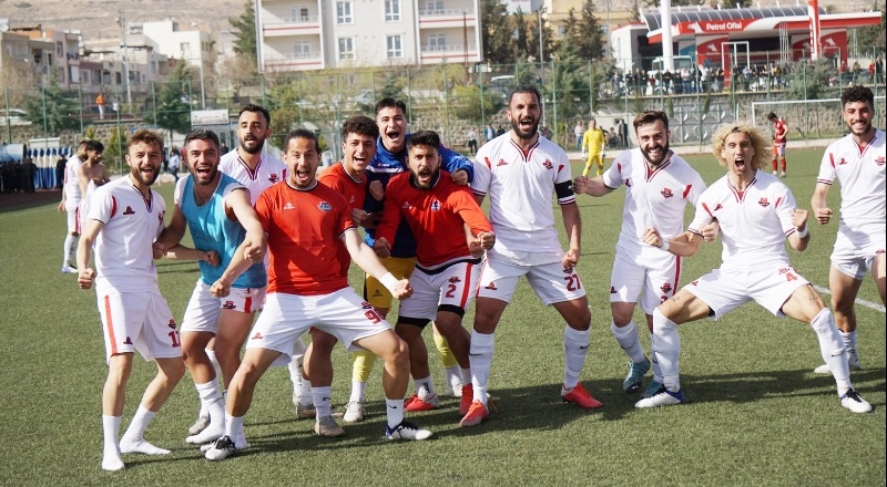 Kırmızı-siyahlılar galibiyet için kenetlendi
