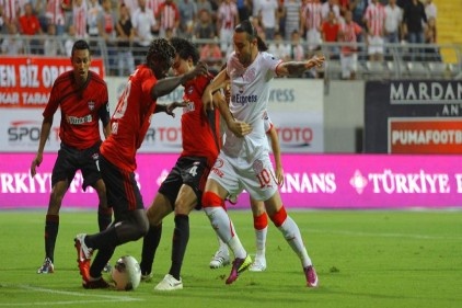 Kırmızı-Siyahlılar ilk maçtan eli boş dönüyor 1-0