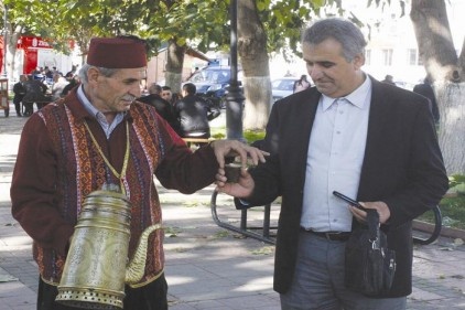 Kış geldi menengiç kahvesi sokağa indi