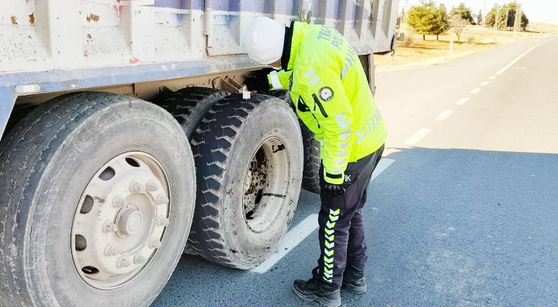 Kış lastiği kullanmayan 58 araç sürücüsüne ceza yazıldı